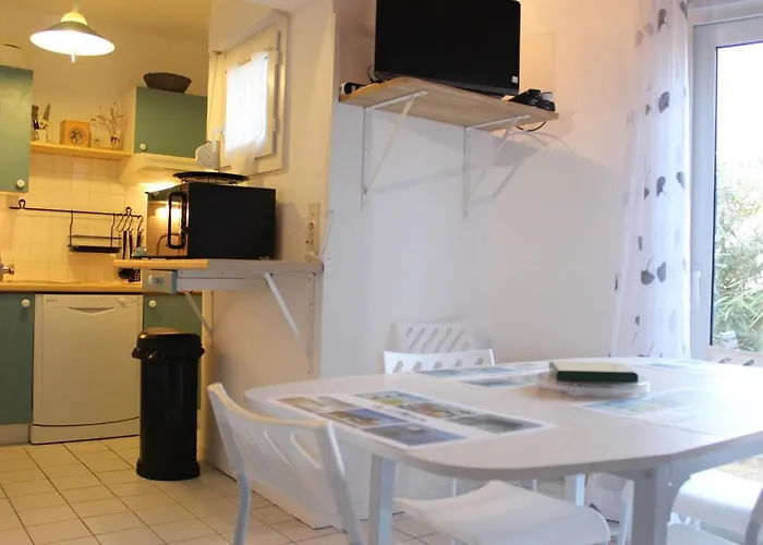 Maison Familiale 4 Pieces A Saint-denis-d'oleron, Pres De La - Fr-1-246a-242 *